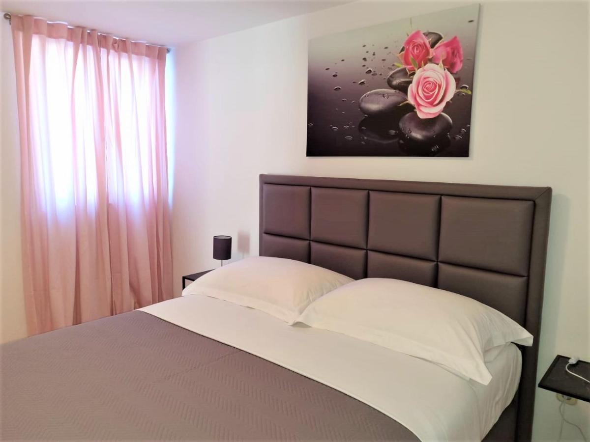 Villa Pino With Pool, Sauna & Jacuzzi Petrcane Exterior foto